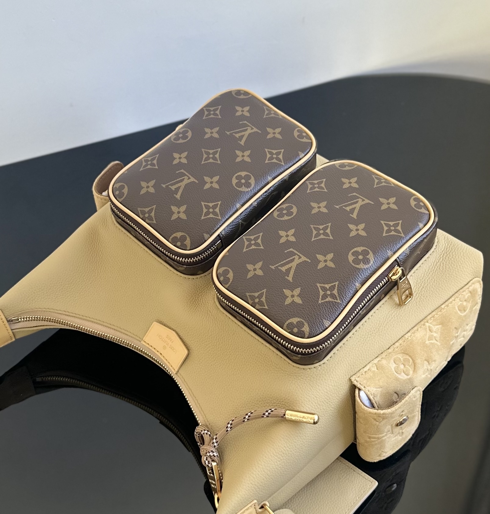 LV A貨拼接斜背包雙前袋設計通勤休閒風格實用款推薦｜歐美奢侈品精品推薦