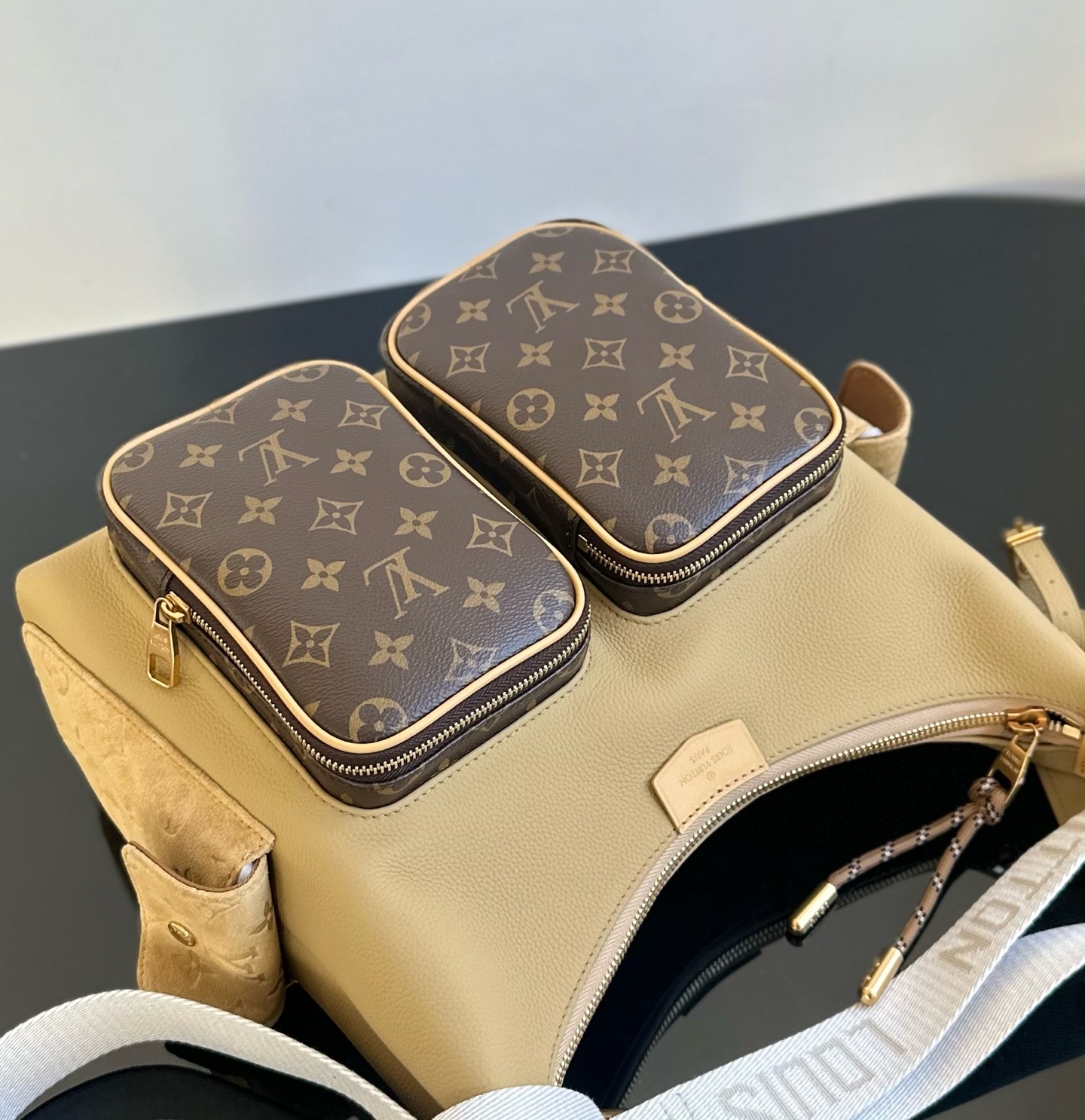 LV A貨拼接斜背包雙前袋設計通勤休閒風格實用款推薦｜歐美奢侈品精品推薦