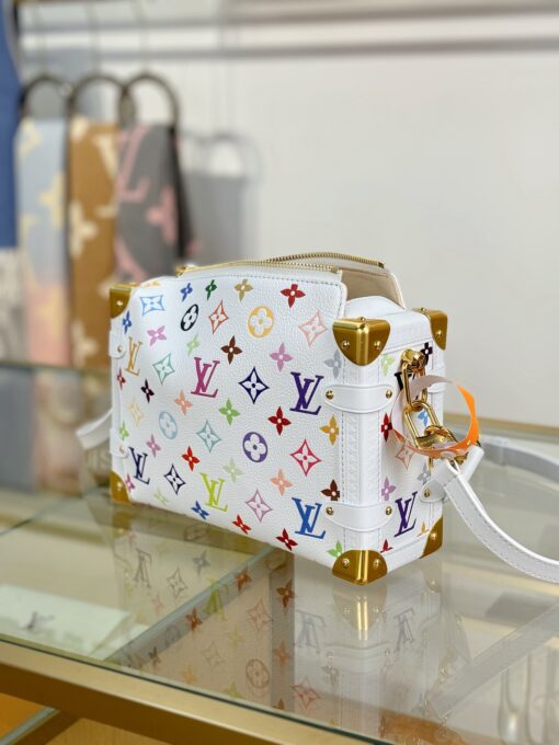 LV高仿M14046彩色Monogram箱型包白底Petite Malle精品推薦