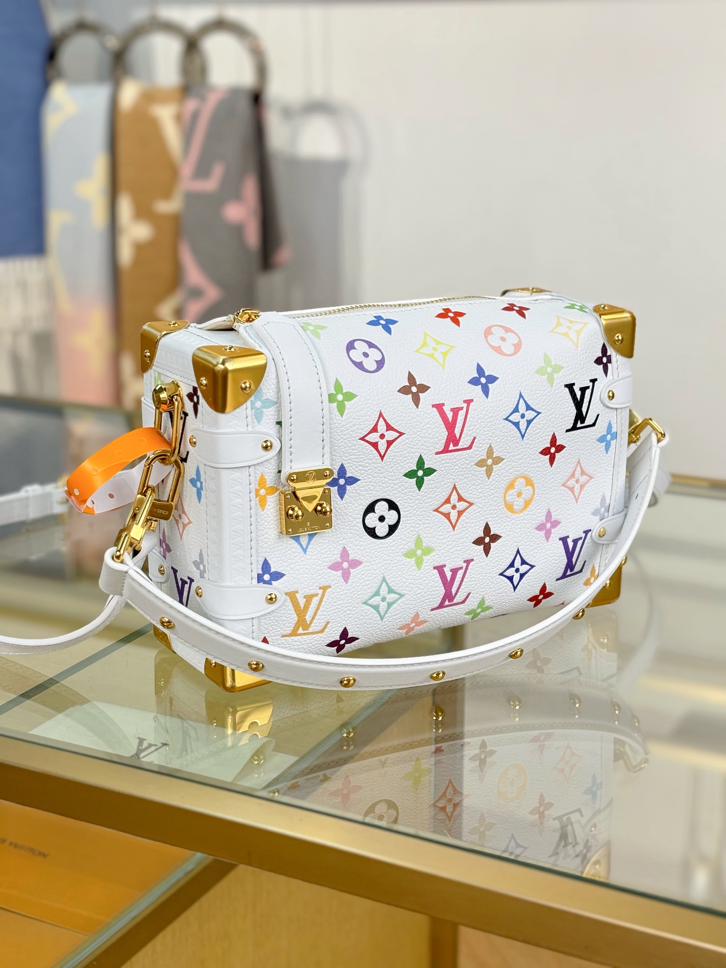 LV高仿M14046彩色Monogram箱型包白底Petite Malle精品推薦｜歐美奢侈品精品推薦
