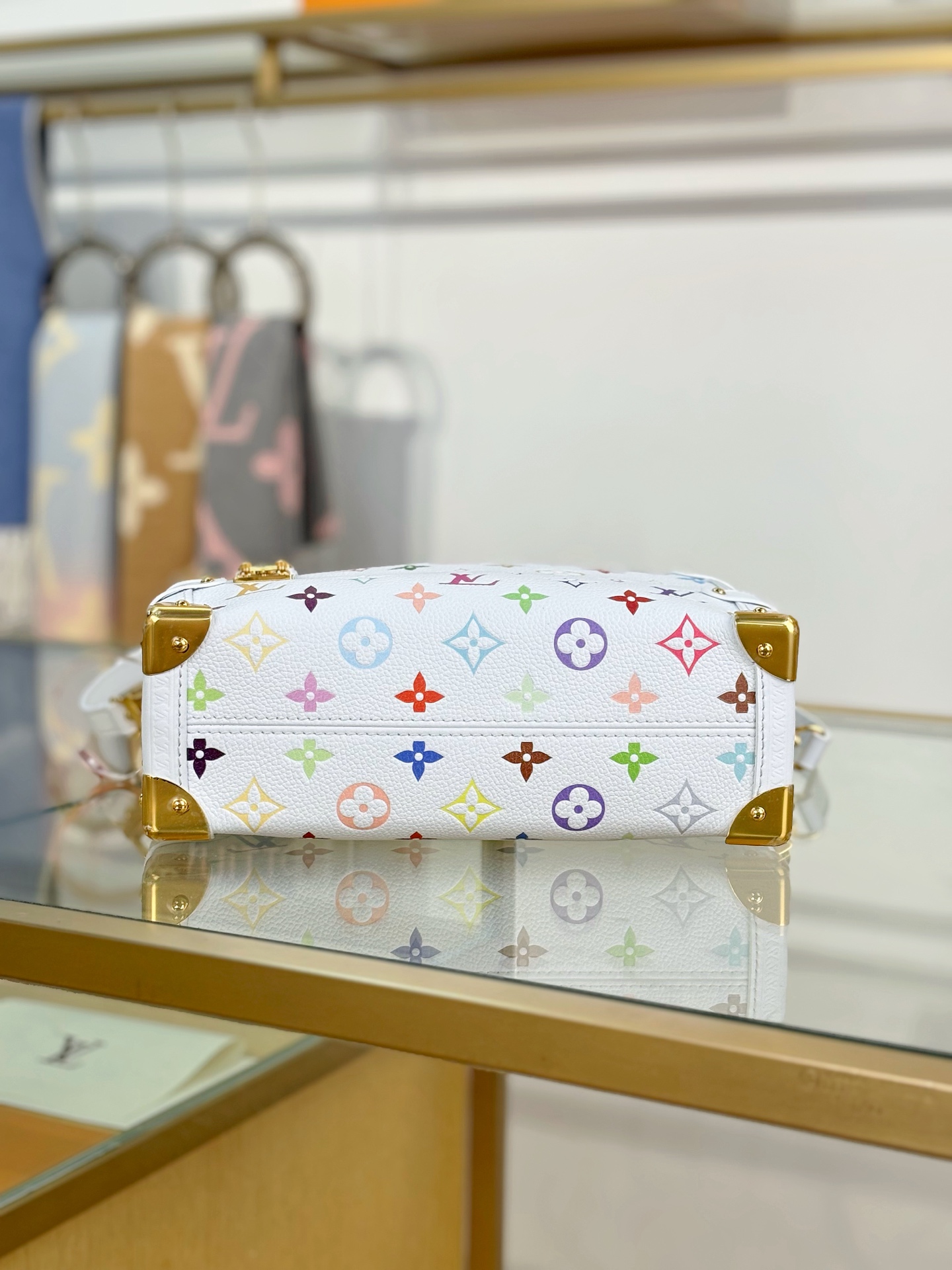 LV高仿M14046彩色Monogram箱型包白底Petite Malle精品推薦｜歐美奢侈品精品推薦