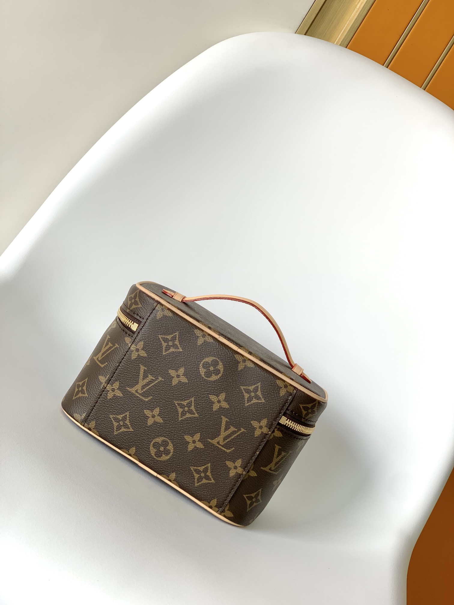 LV高仿M44495 Nice BB化妝箱手提包經典Monogram優雅推薦｜歐美奢侈品精品推薦