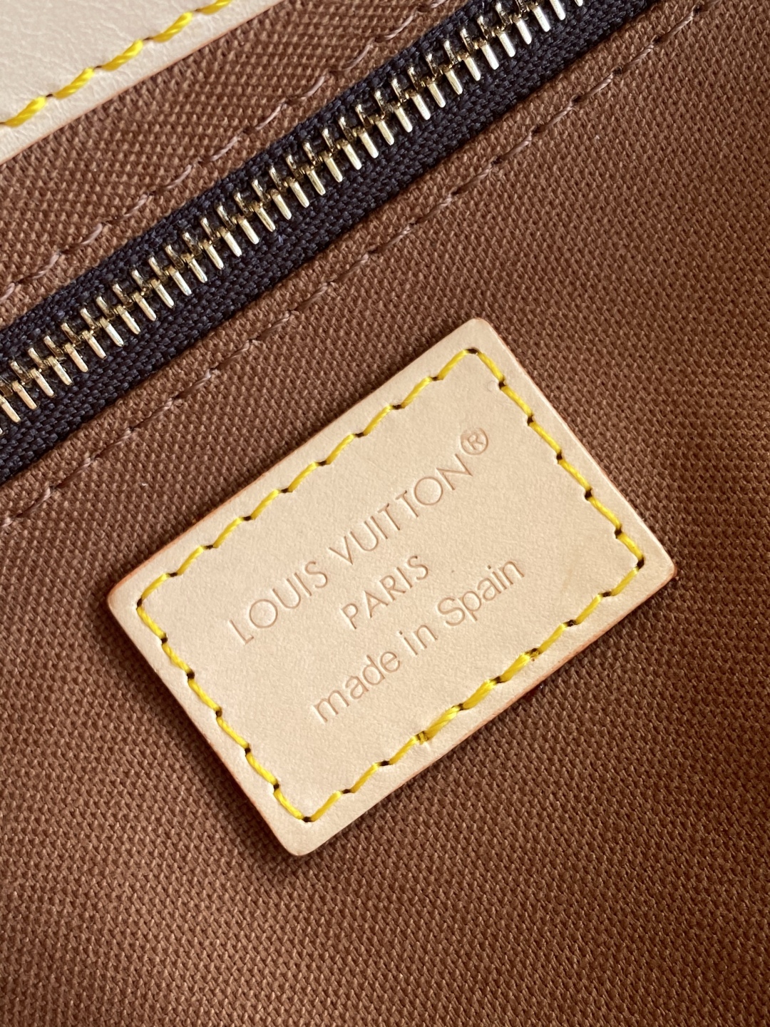 LV高仿M14680 Lockme水桶包Monogram老花鎖扣設計優雅推薦｜歐美奢侈品精品推薦