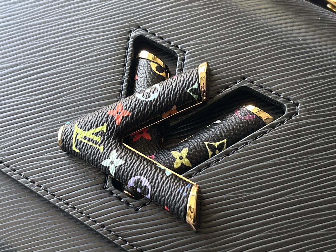 LV原單M13243 Twist MM黑色Epi皮革彩色Logo鎖扣精品推薦｜歐美奢侈品精品推薦