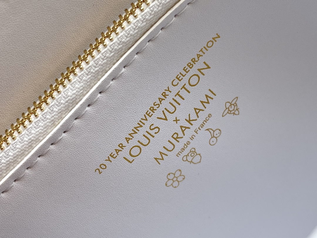 LV高仿白色Twist MM Epi皮革彩色Logo鎖扣精品斜背包推薦｜歐美奢侈品精品推薦