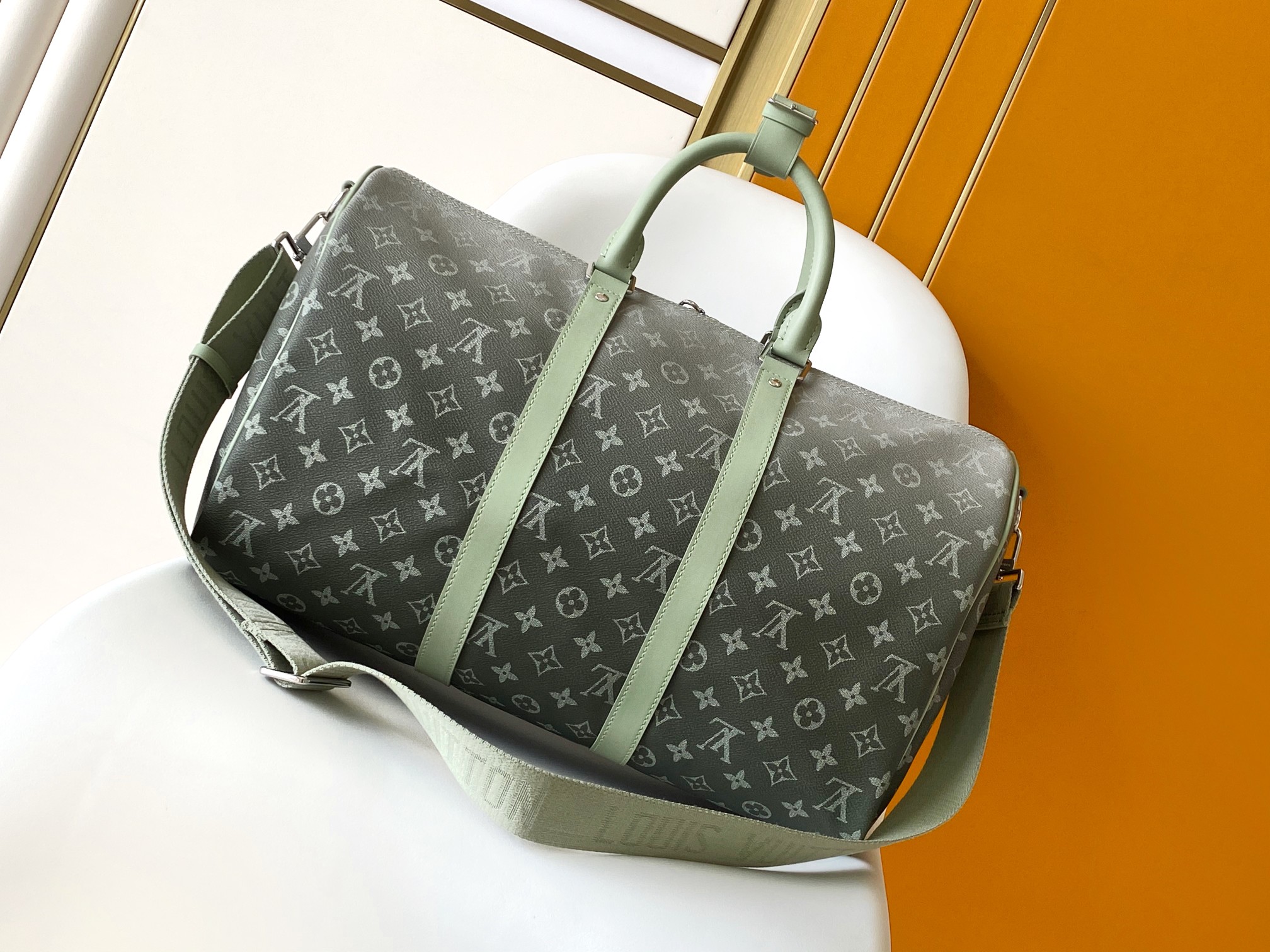 LV高仿M11718 Keepall 50綠色Monogram旅行袋寬帶設計推薦款｜歐美奢侈品精品推薦