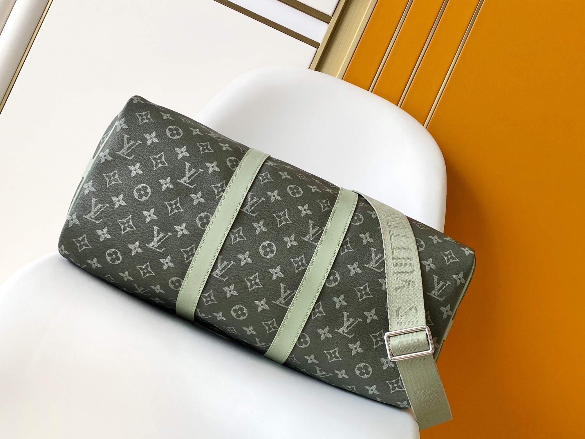 LV高仿M11718 Keepall 50綠色Monogram旅行袋寬帶設計推薦款｜歐美奢侈品精品推薦