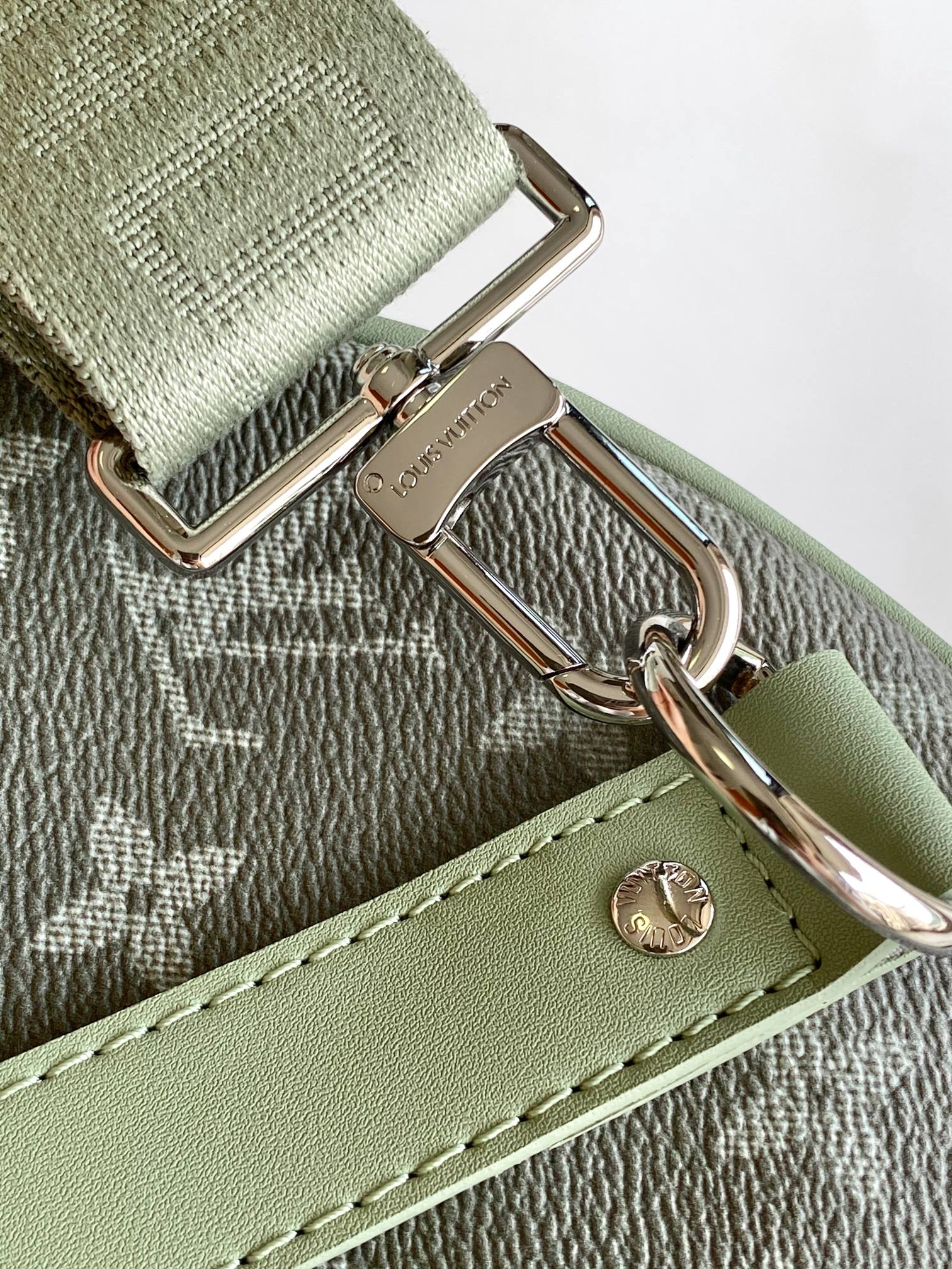 LV高仿M11718 Keepall 50綠色Monogram旅行袋寬帶設計推薦款｜歐美奢侈品精品推薦