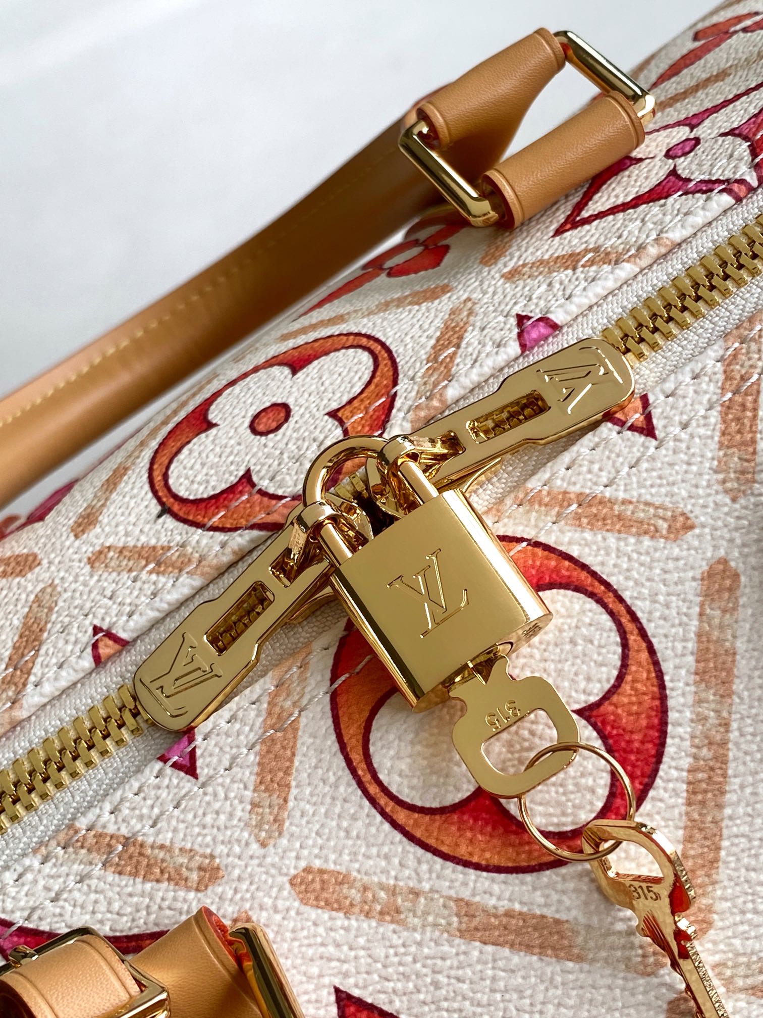 LV高仿M11251 Keepall 50粉紅Monogram Giant拼紋旅行袋推薦款｜歐美奢侈品精品推薦