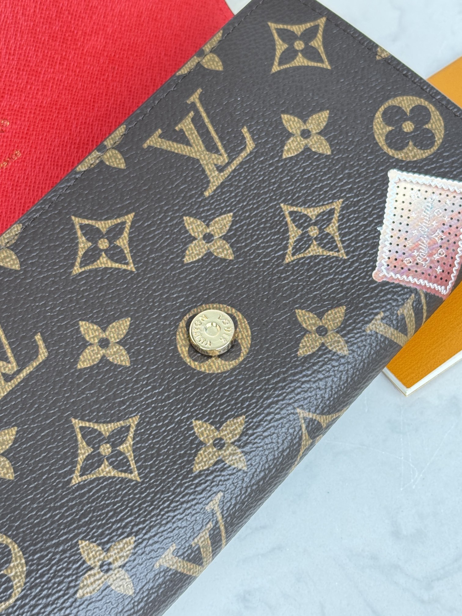 LV一比一M12207 Sarah長夾Monogram可愛插畫圖案高人氣推薦款｜歐美奢侈品精品推薦
