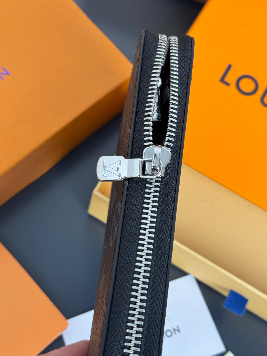 LV高仿N63095男士Monogram Eclipse拉鍊長夾精品皮夾大容量錢包｜歐美奢侈品精品推薦