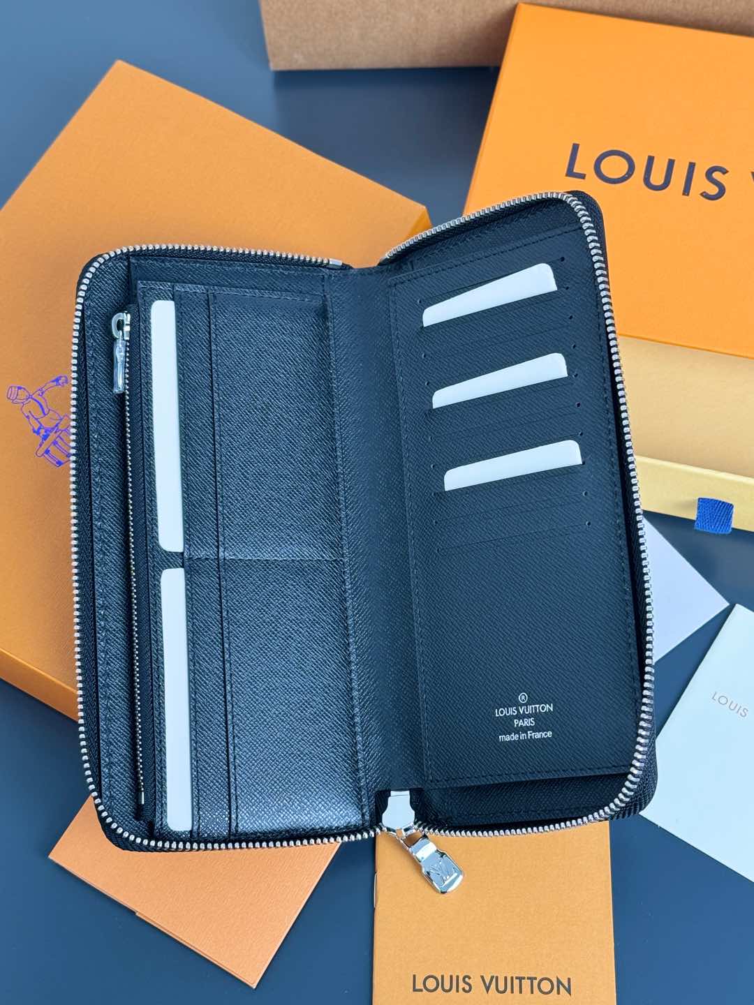 LV高仿N63095男士Monogram Eclipse拉鍊長夾精品皮夾大容量錢包｜歐美奢侈品精品推薦
