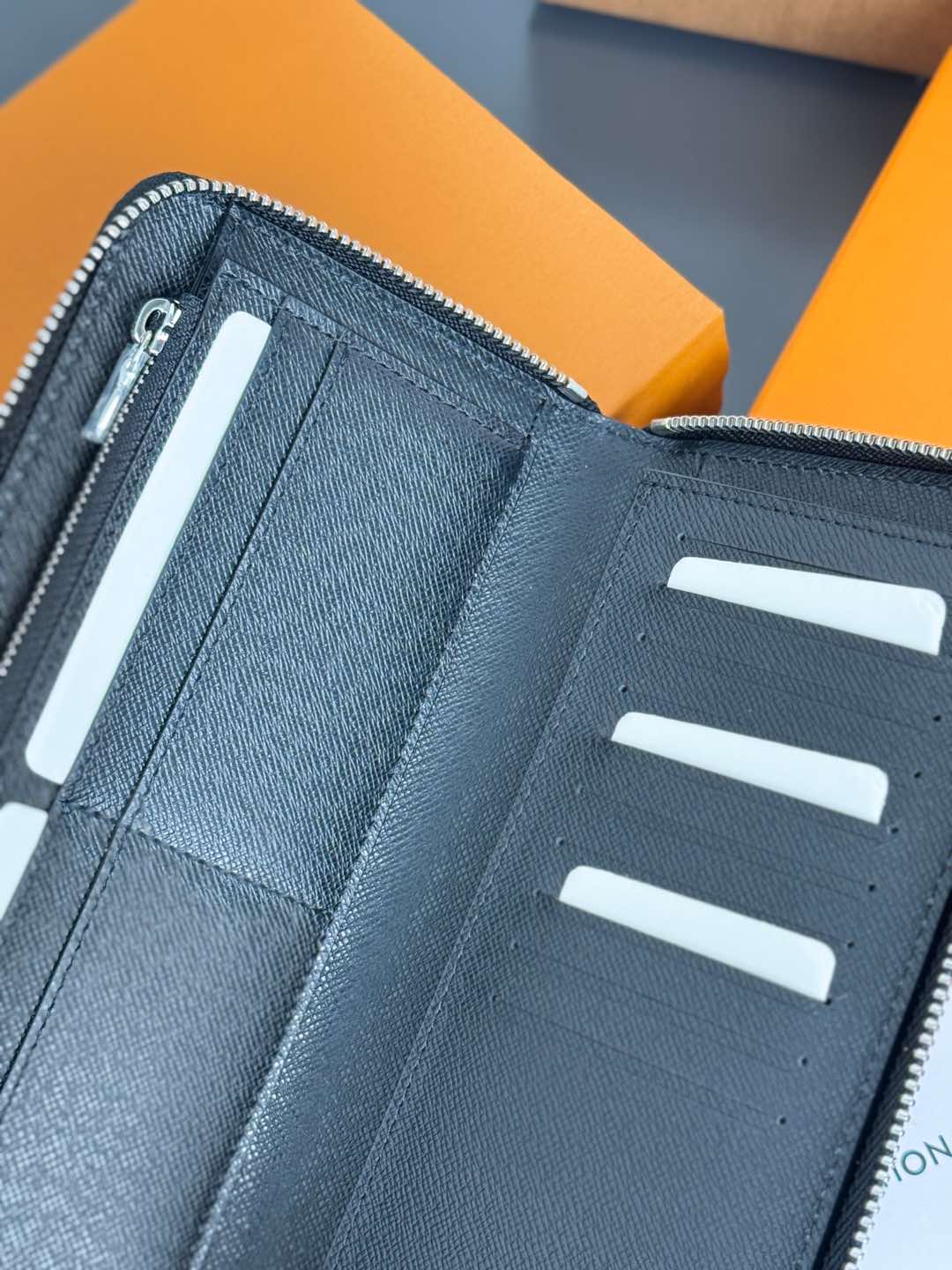 LV高仿N63095男士Monogram Eclipse拉鍊長夾精品皮夾大容量錢包｜歐美奢侈品精品推薦