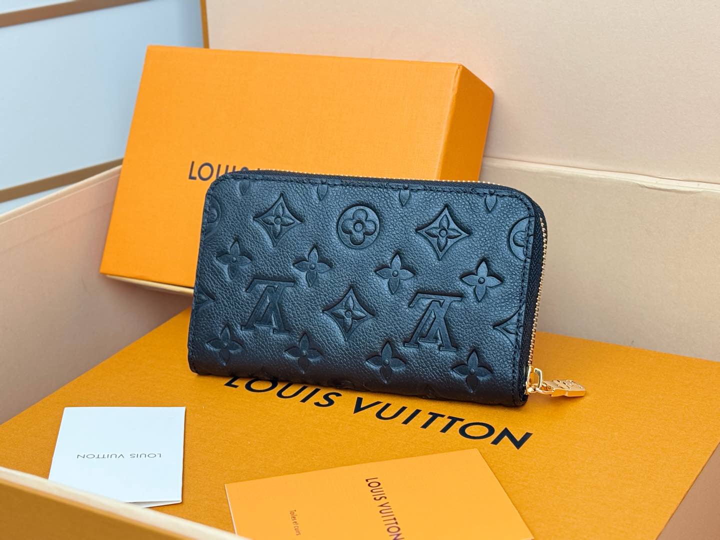 LV高仿M12425黑色Monogram Empreinte拉鍊長夾時尚精品長夾推薦｜歐美奢侈品精品推薦