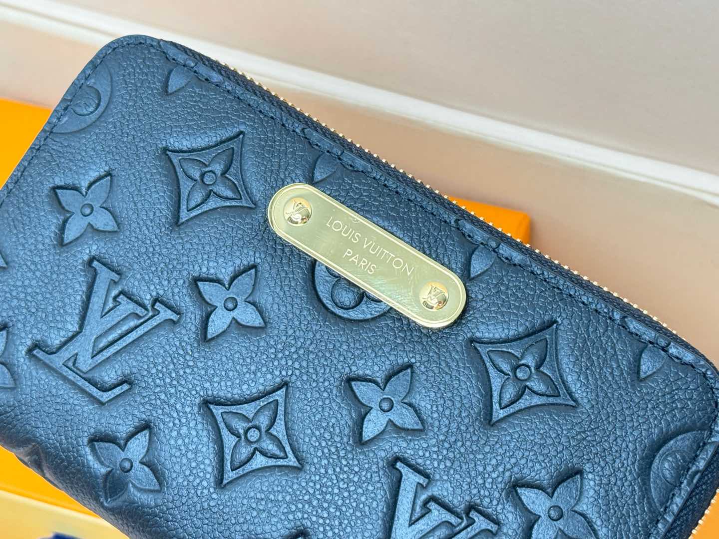 LV高仿M12425黑色Monogram Empreinte拉鍊長夾時尚精品長夾推薦｜歐美奢侈品精品推薦