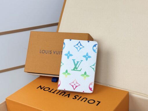 LV一比一M13910彩色老花護照套高質感精品旅行配件推薦