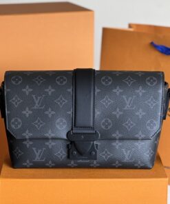 LV 高仿Monogram Eclipse翻蓋斜背包 M46794街頭簡約時尚推薦