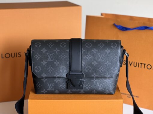 LV 高仿Monogram Eclipse翻蓋斜背包 M46794街頭簡約時尚推薦