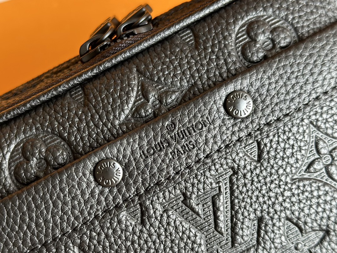 LV 高仿黑色壓紋牛皮相機包 M82544質感實用百搭款｜歐美奢侈品精品推薦