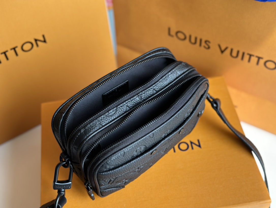 LV 高仿黑色壓紋牛皮相機包 M82544質感實用百搭款｜歐美奢侈品精品推薦