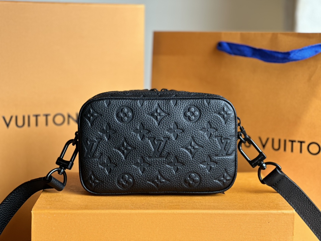 LV 高仿黑色壓紋牛皮相機包 M82544質感實用百搭款｜歐美奢侈品精品推薦
