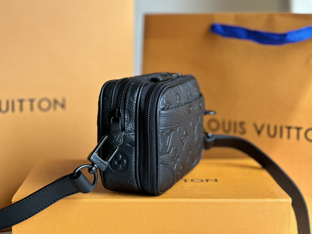 LV 高仿黑色壓紋牛皮相機包 M82544質感實用百搭款｜歐美奢侈品精品推薦