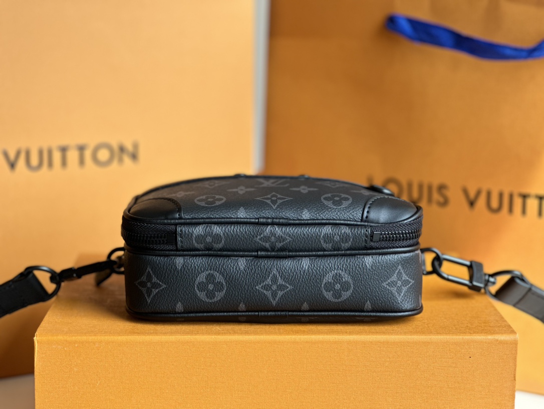 LV 高仿Monogram Eclipse相機包 M82542簡約百搭人氣款｜歐美奢侈品精品推薦