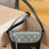 LV 精品仿製Monogram拼接黑灰斜背包潮流百搭人氣推薦款｜歐美奢侈品精品推薦