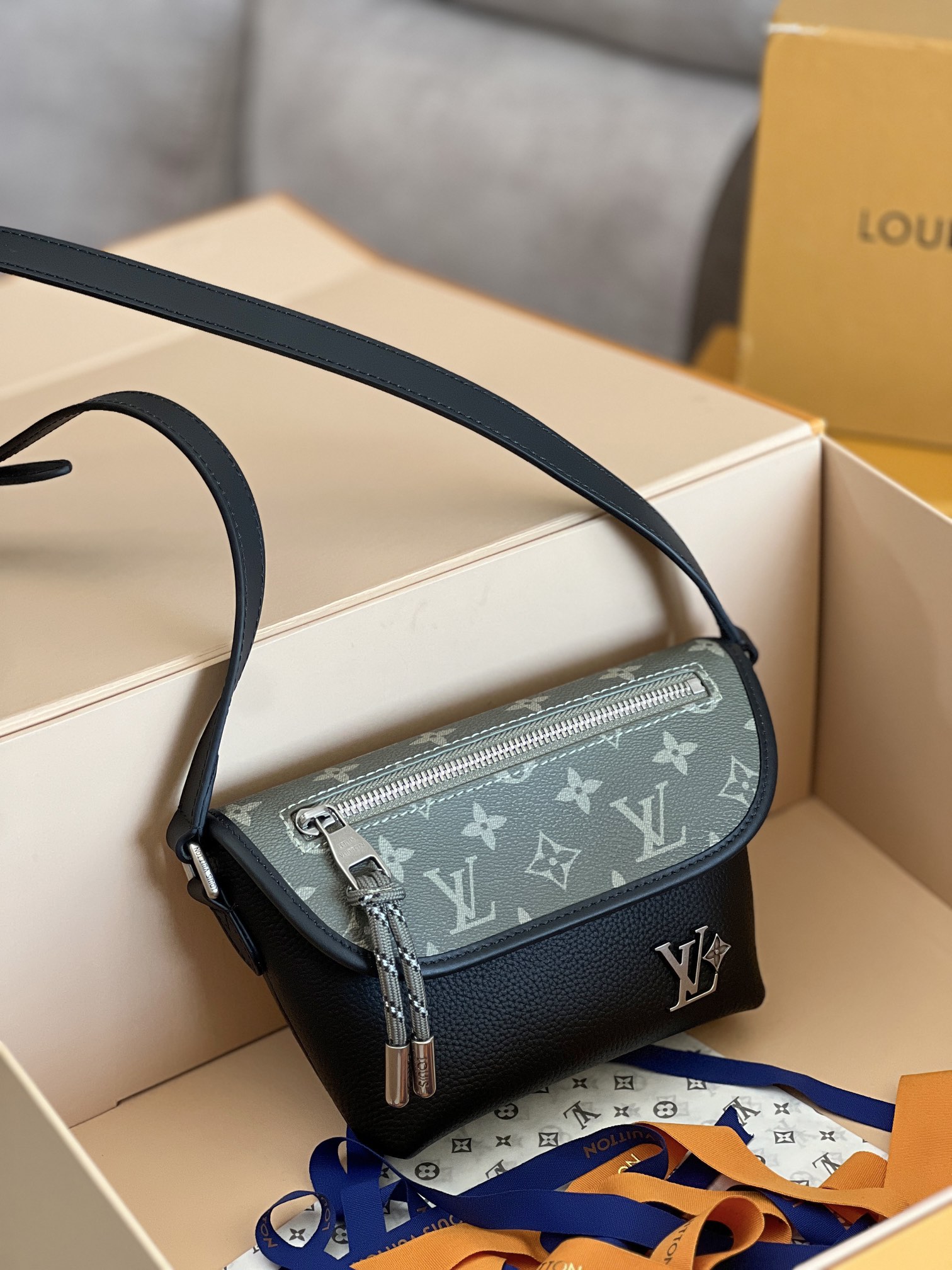 LV 精品仿製Monogram拼接黑灰斜背包潮流百搭人氣推薦款｜歐美奢侈品精品推薦