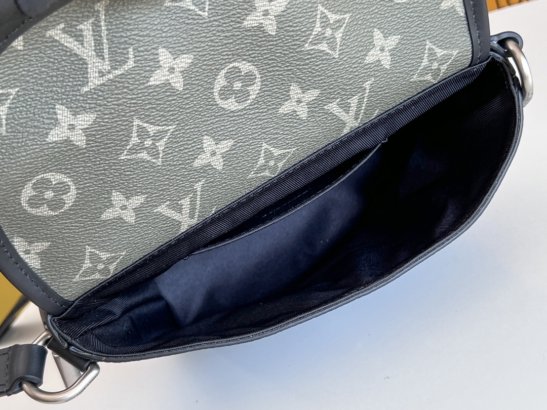 LV 精品仿製Monogram拼接黑灰斜背包潮流百搭人氣推薦款｜歐美奢侈品精品推薦