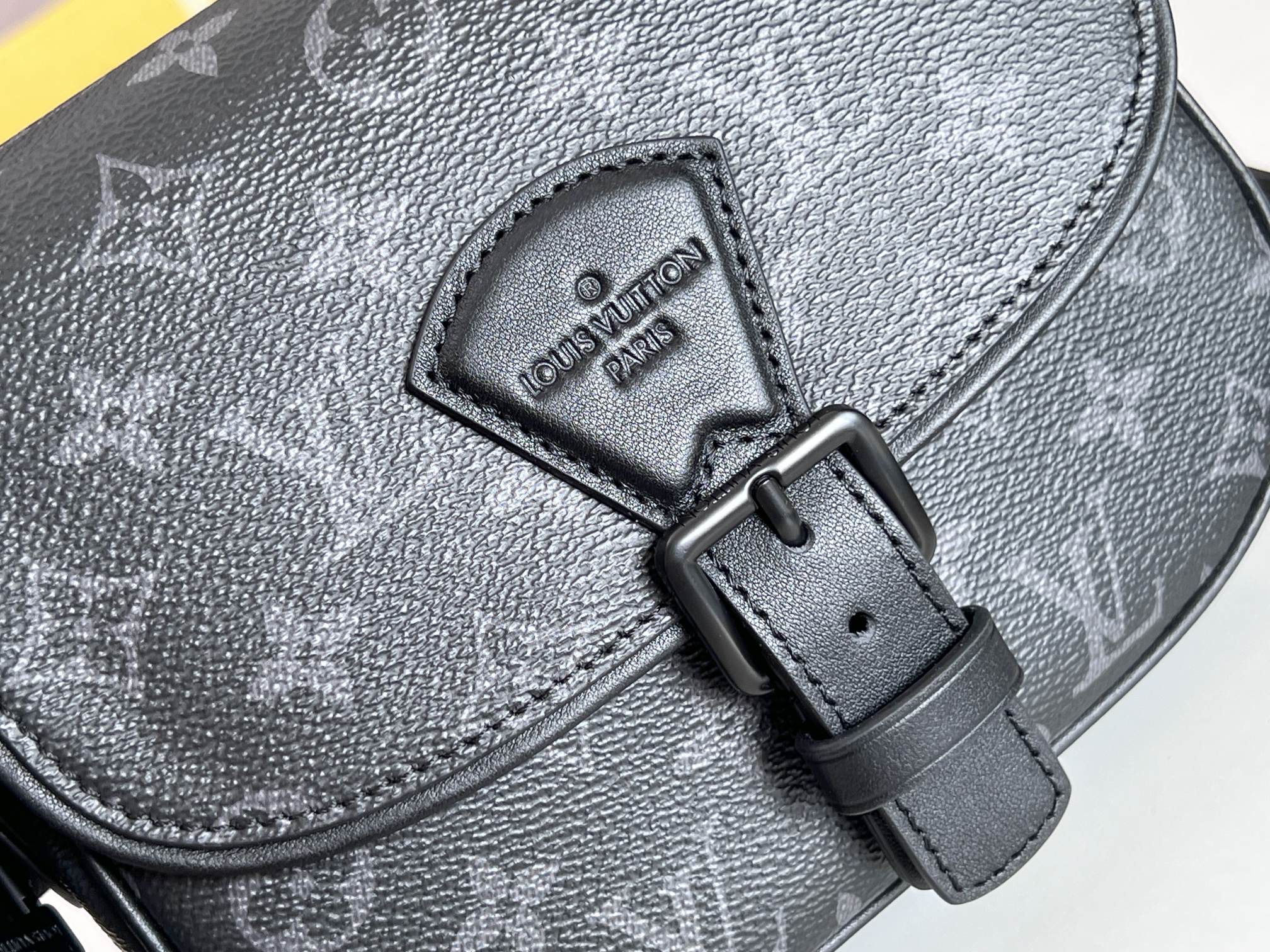 LV 一比一Monogram Eclipse郵差包 M12518潮流通勤百搭推薦款｜歐美奢侈品精品推薦