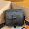 LV 原單Monogram Empreinte全皮黑色郵差包 M12516質感通勤百搭推薦款｜歐美奢侈品精品推薦