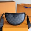 LV 原單Monogram Eclipse半月形腰包 M23835潮流百搭推薦款｜歐美奢侈品精品推薦