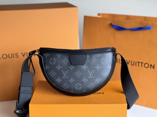 LV 原單Monogram Eclipse半月形腰包 M23835潮流百搭推薦款