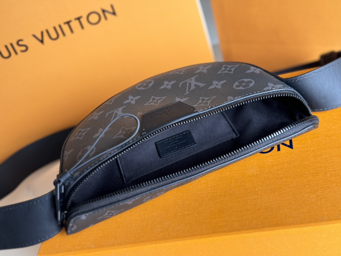 LV 原單Monogram Eclipse半月形腰包 M23835潮流百搭推薦款｜歐美奢侈品精品推薦