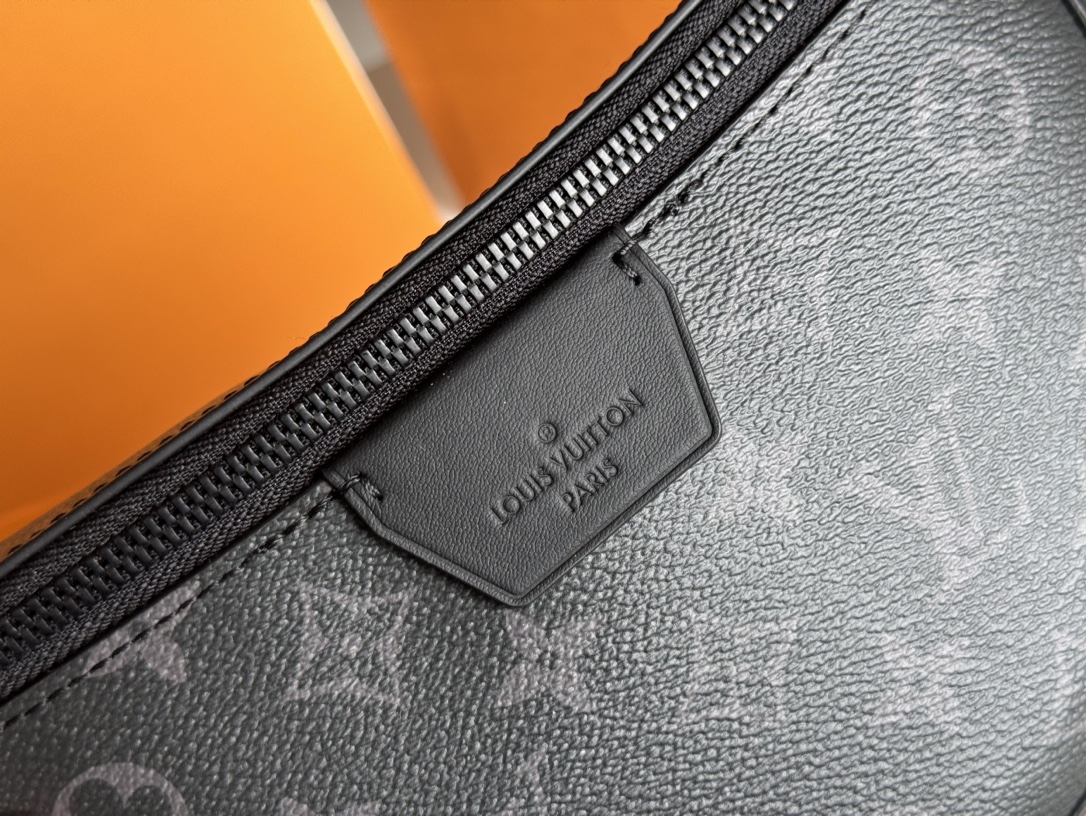 LV 原單Monogram Eclipse半月形腰包 M23835潮流百搭推薦款｜歐美奢侈品精品推薦
