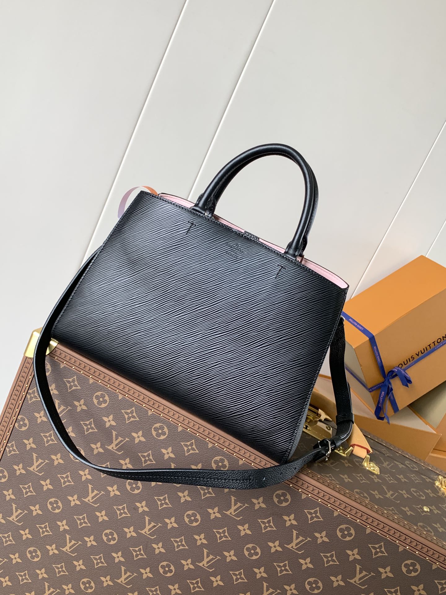 LV A貨Epi黑色壓紋拼Monogram內裡托特包質感通勤人氣推薦款｜歐美奢侈品精品推薦
