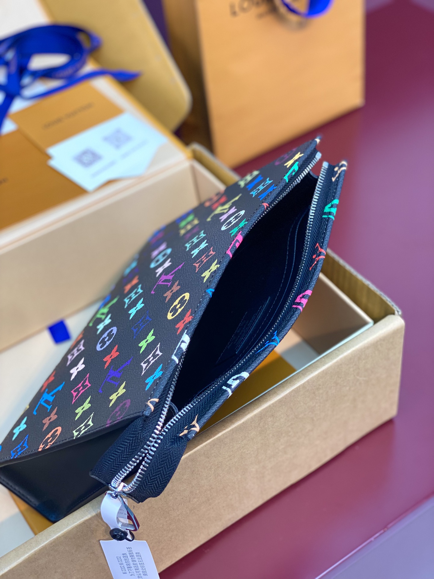 LV 一比一彩虹Monogram黑色拉鍊手拿包文件包人氣時尚百搭推薦｜歐美奢侈品精品推薦