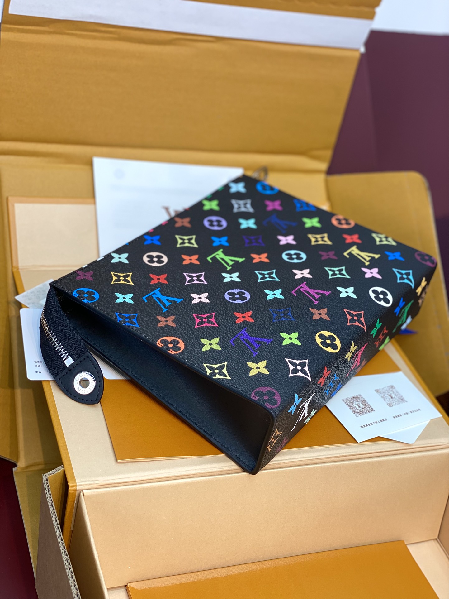 LV 一比一彩虹Monogram黑色拉鍊手拿包文件包人氣時尚百搭推薦｜歐美奢侈品精品推薦