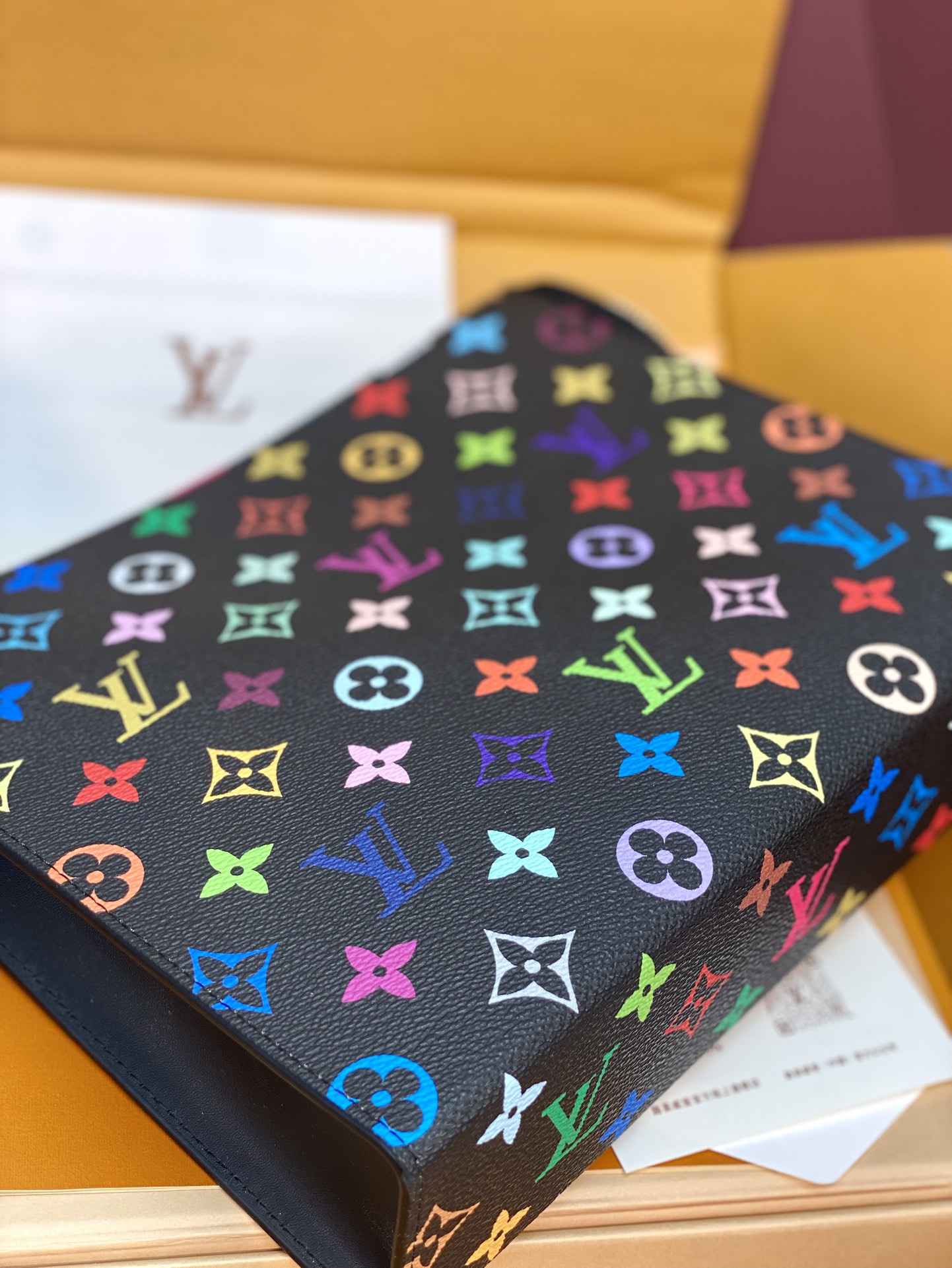 LV 一比一彩虹Monogram黑色拉鍊手拿包文件包人氣時尚百搭推薦｜歐美奢侈品精品推薦