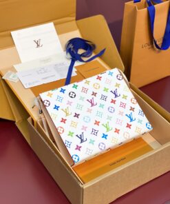LV 一比一彩虹Monogram白色拉鍊手拿包文件包人氣造型款