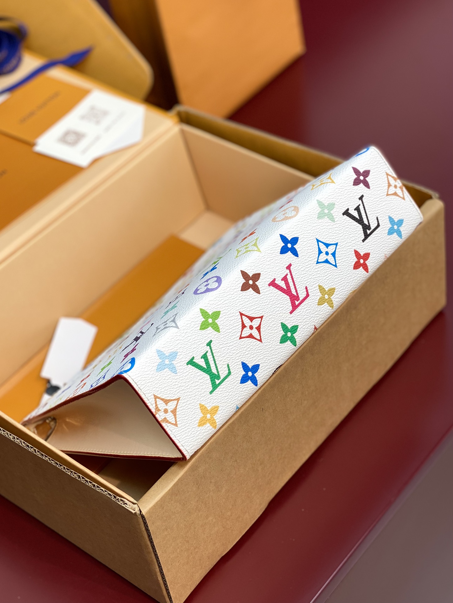 LV 一比一彩虹Monogram白色拉鍊手拿包文件包人氣造型款｜歐美奢侈品精品推薦