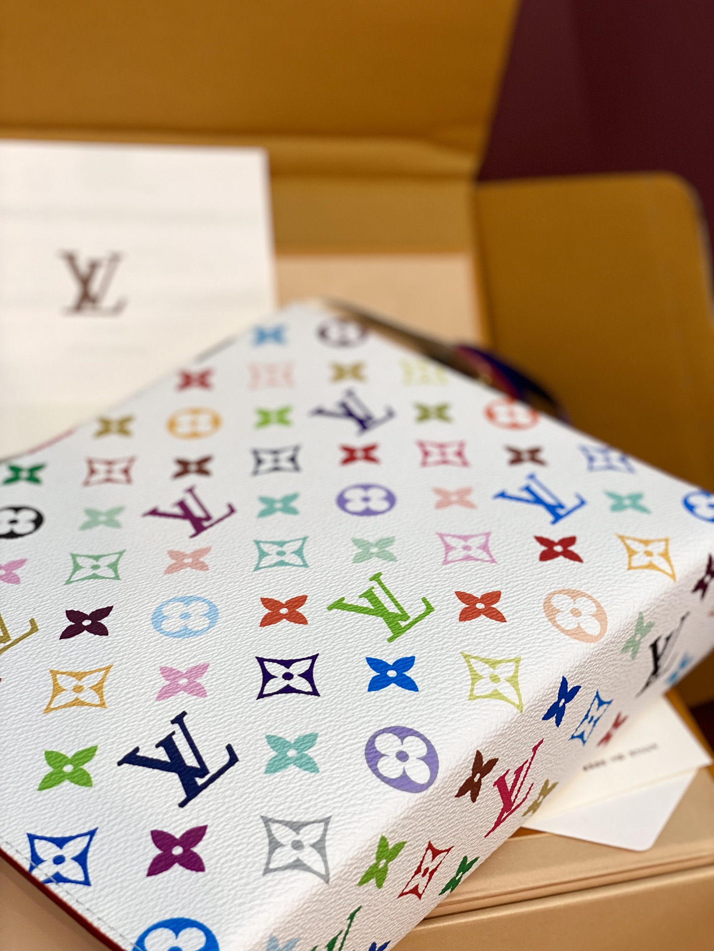 LV 一比一彩虹Monogram白色拉鍊手拿包文件包人氣造型款｜歐美奢侈品精品推薦