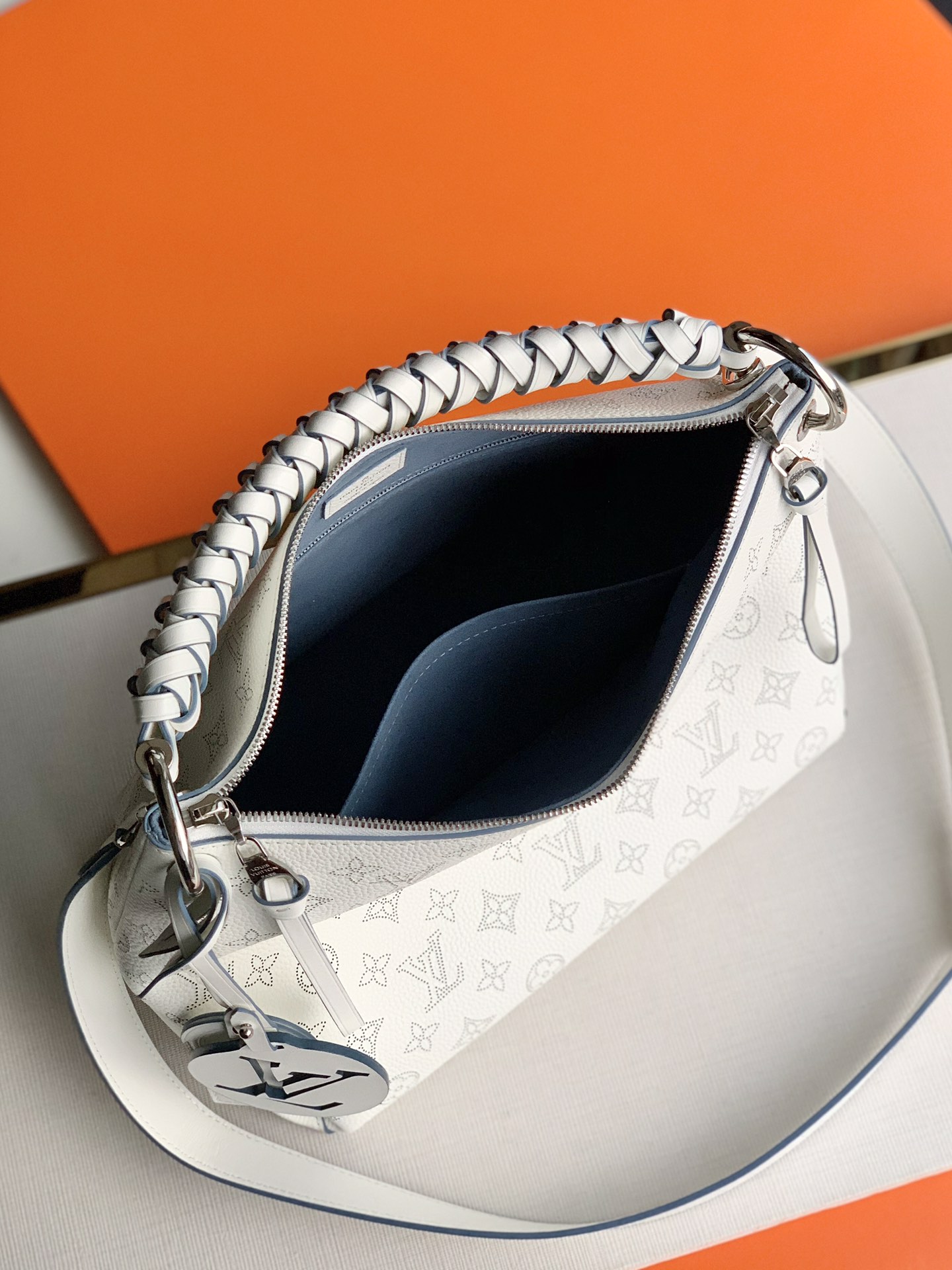 LV高仿M56201白色Hobo包編織手柄優雅新款2025推薦｜歐美奢侈品精品推薦