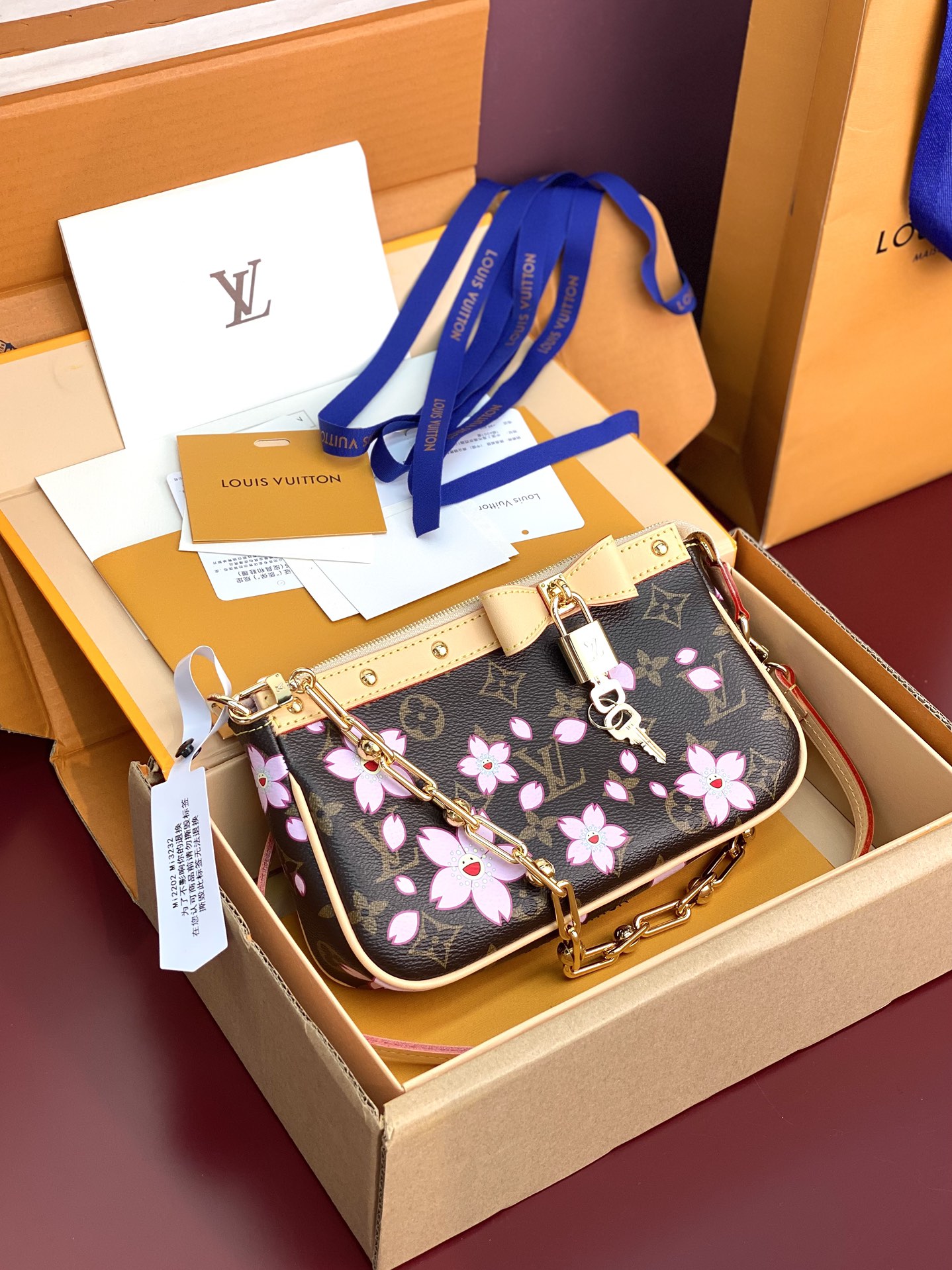 LV A貨櫻花限量版手拿包Monogram帆布粉嫩櫻花時尚新作｜歐美奢侈品精品推薦