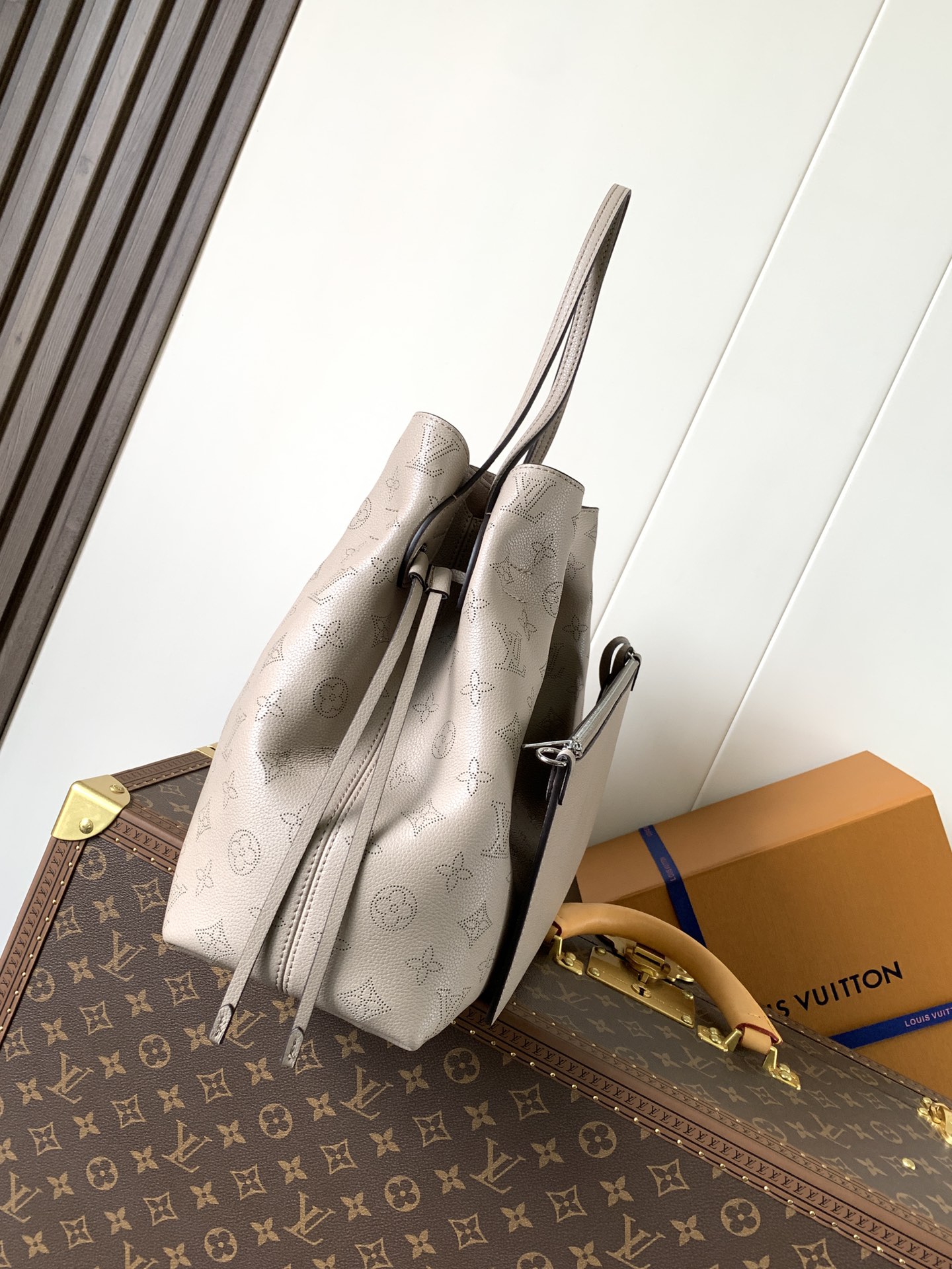 LV高仿M13180米杏色LockMe托特包附手拿包通勤百搭人氣新作｜歐美奢侈品精品推薦