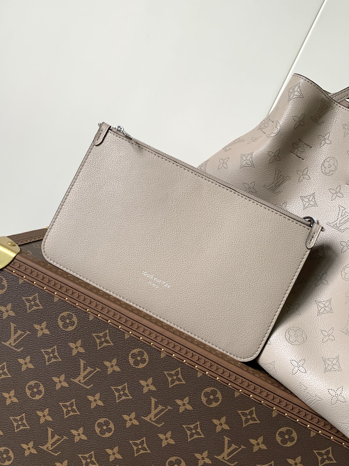 LV高仿M13180米杏色LockMe托特包附手拿包通勤百搭人氣新作｜歐美奢侈品精品推薦