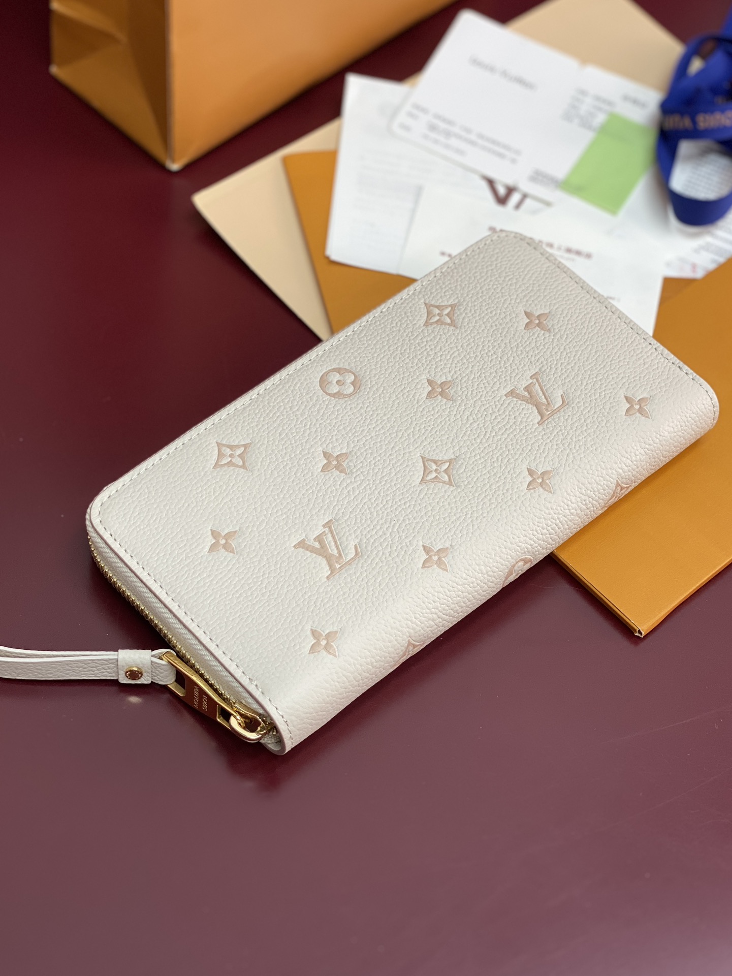 LV高仿白色拉鍊長夾Monogram壓紋優雅奶油粉人氣新作推薦｜歐美奢侈品精品推薦