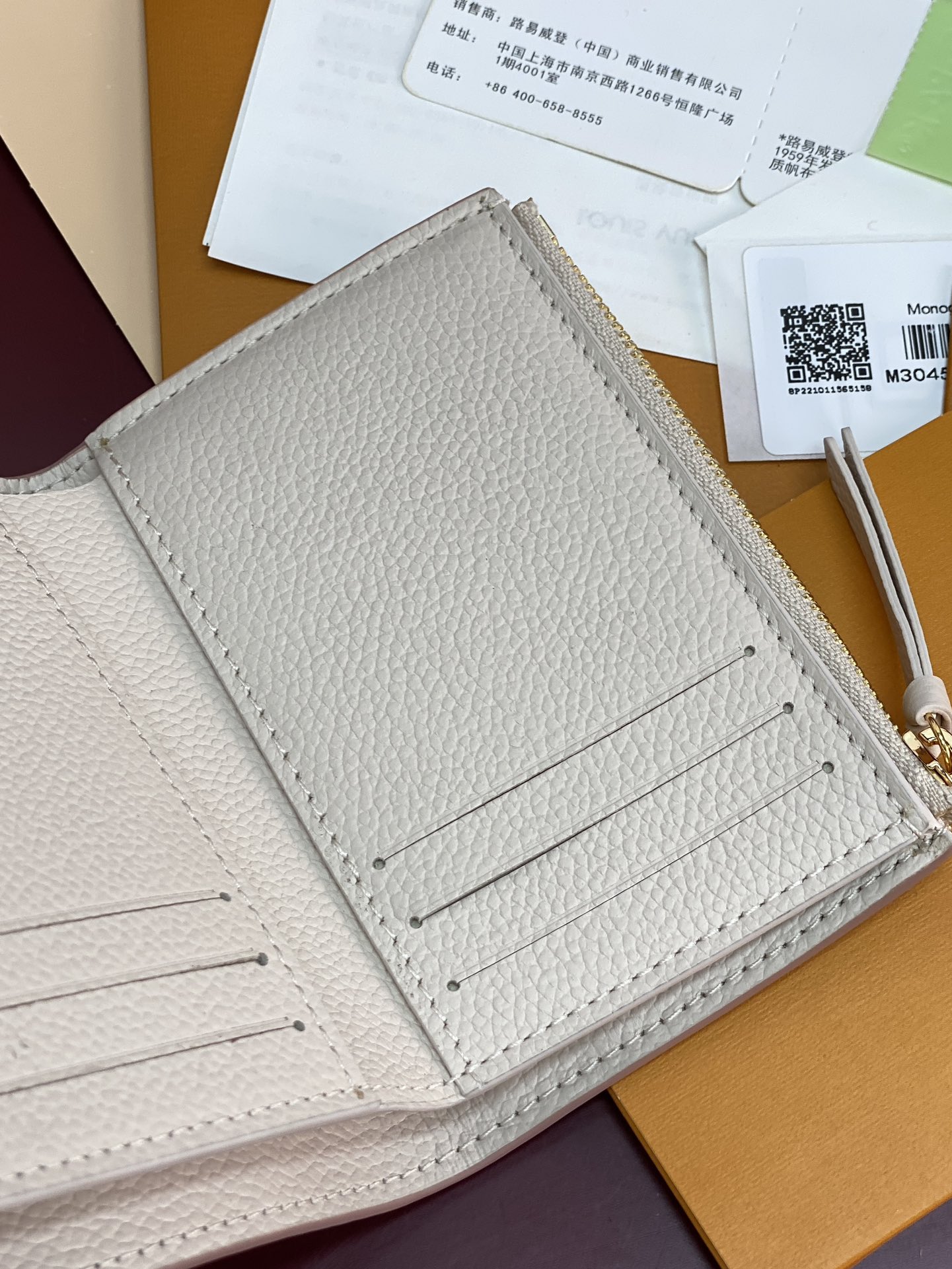 LV原單白色短夾三折錢包Monogram壓紋奶油粉人氣推薦款｜歐美奢侈品精品推薦