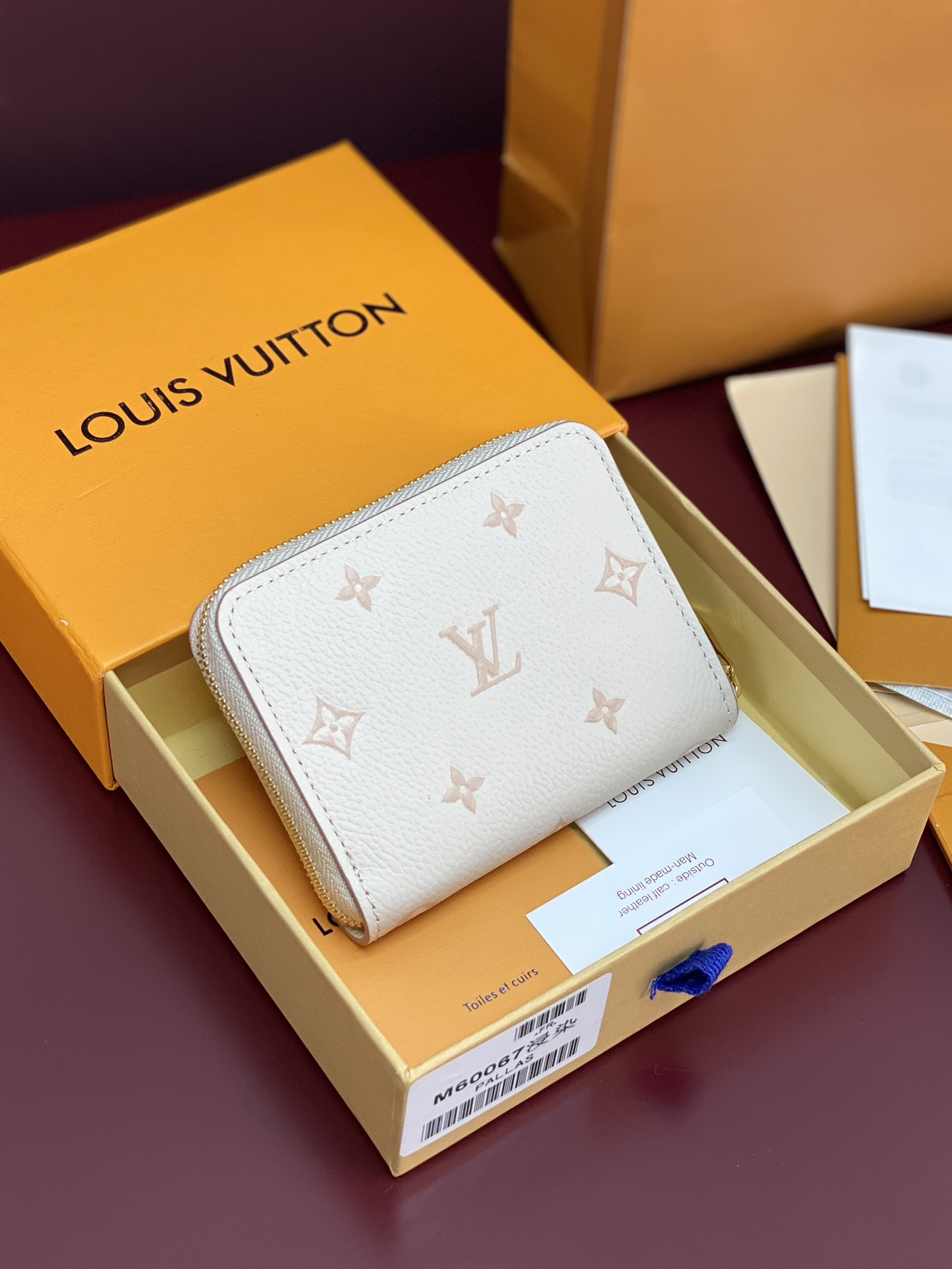 LV高仿M80965白色拉鍊短夾Monogram壓紋奶油粉人氣精品推薦｜歐美奢侈品精品推薦